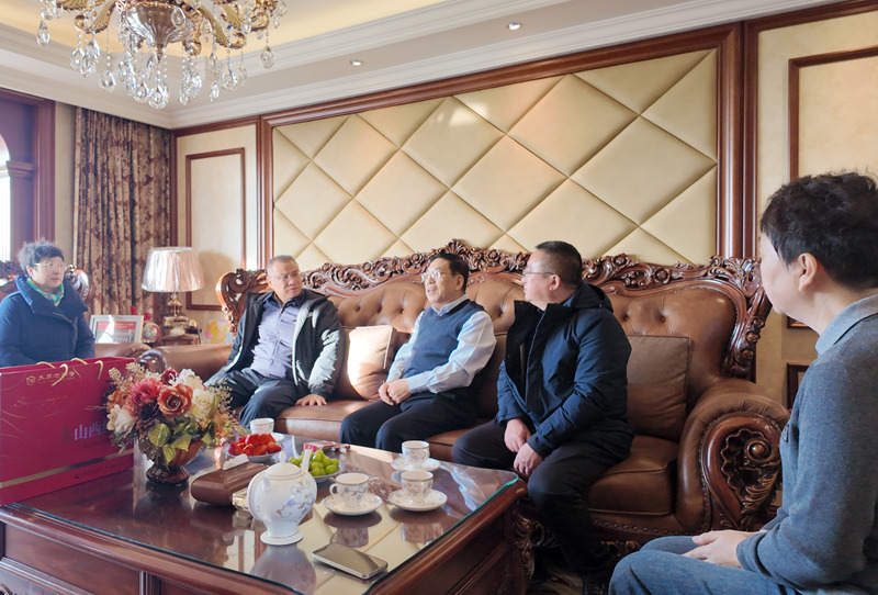 省地勘局領(lǐng)導(dǎo)李興武一行春節(jié)前夕看望慰問(wèn)公司老領(lǐng)導(dǎo)、老勞模